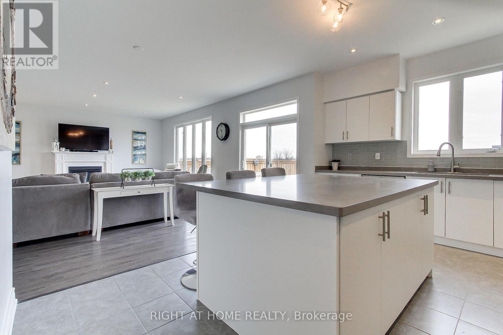14 DON HADDEN CRESCENT - 17