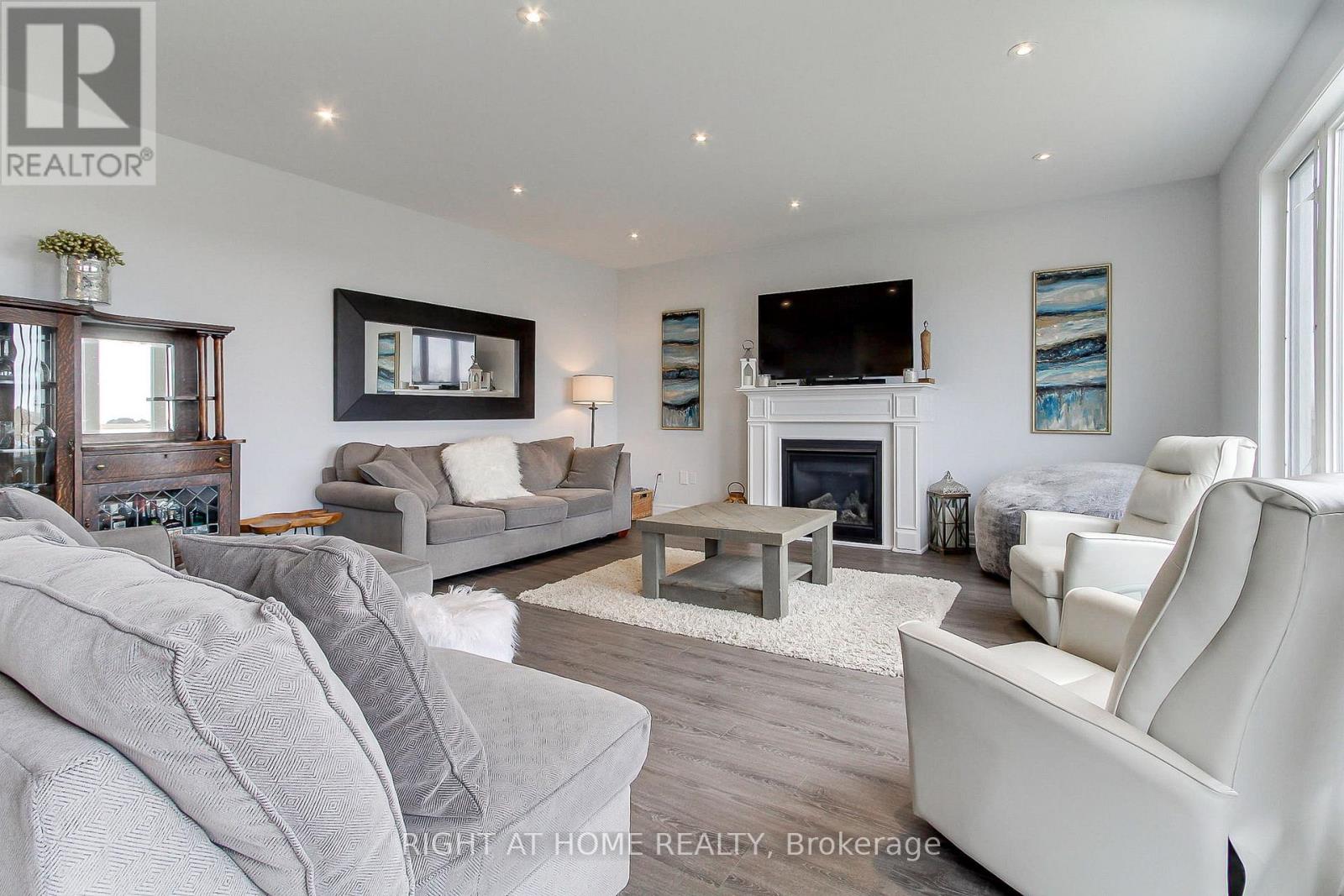 14 DON HADDEN CRESCENT - 19
