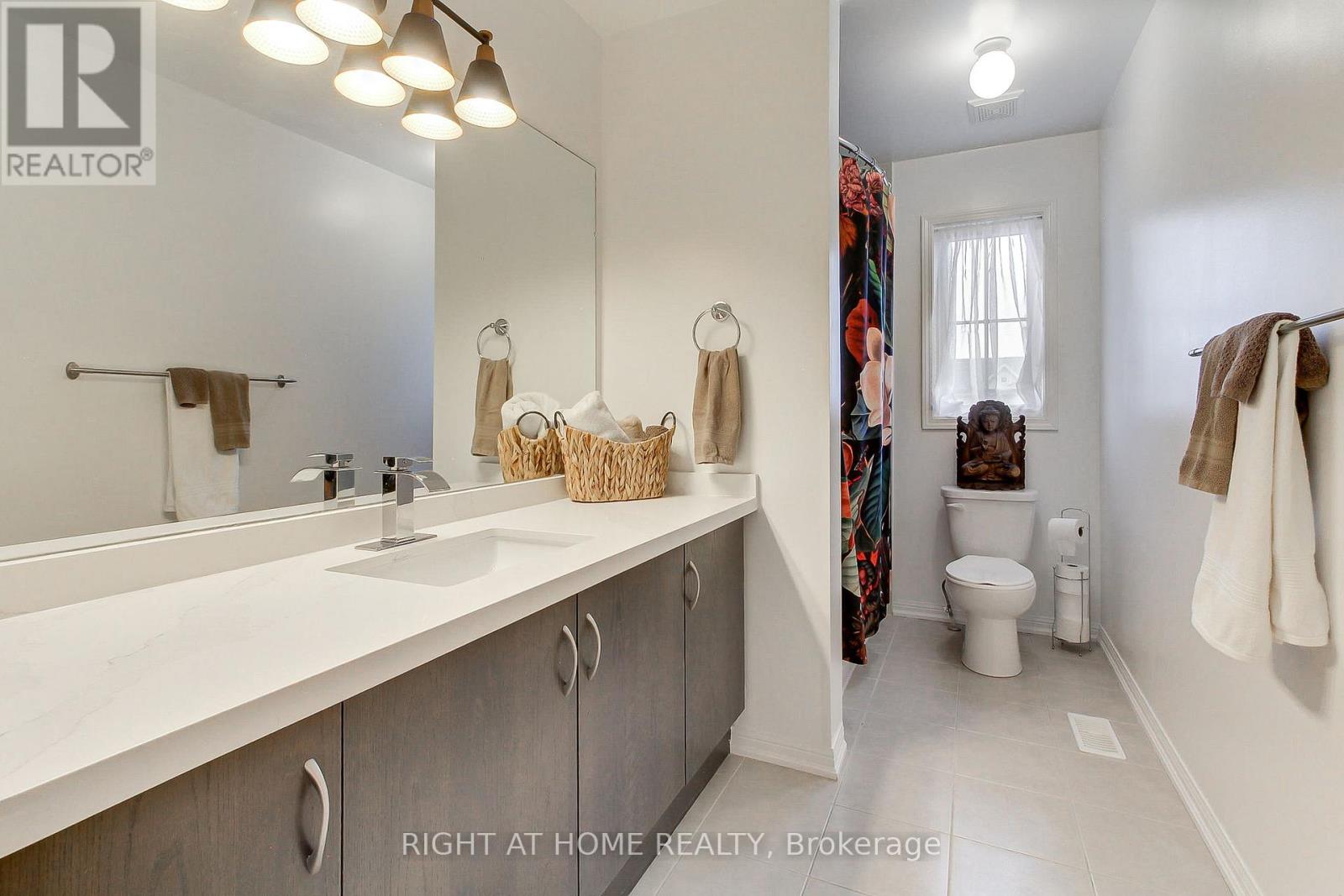14 DON HADDEN CRESCENT - 36