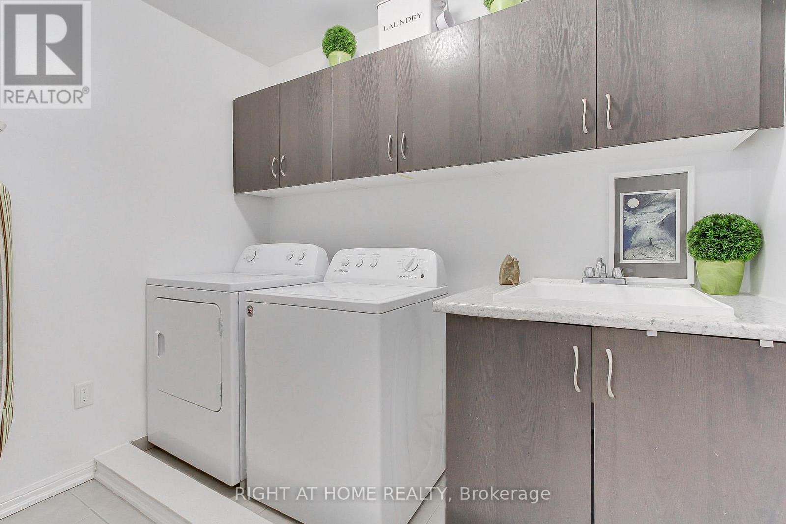 14 DON HADDEN CRESCENT - 43