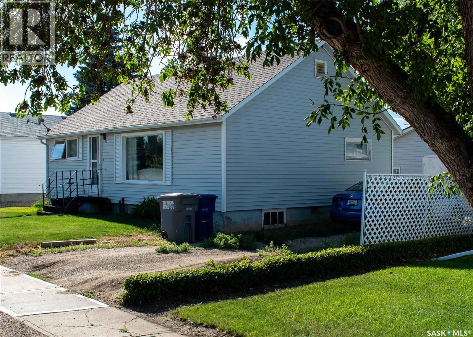 107 3rd AVENUE W