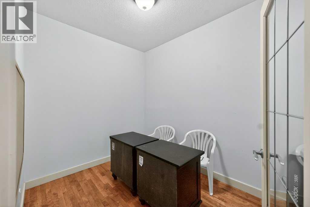 171 EAST LAKEVIEW COURT E - 22