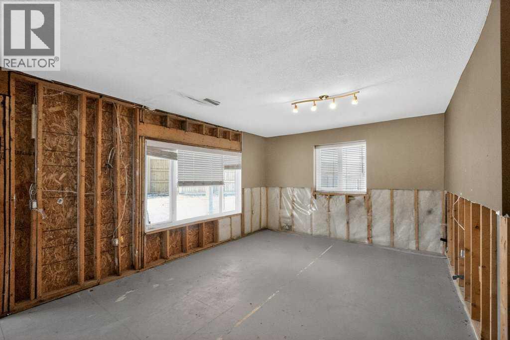 171 EAST LAKEVIEW COURT E - 40