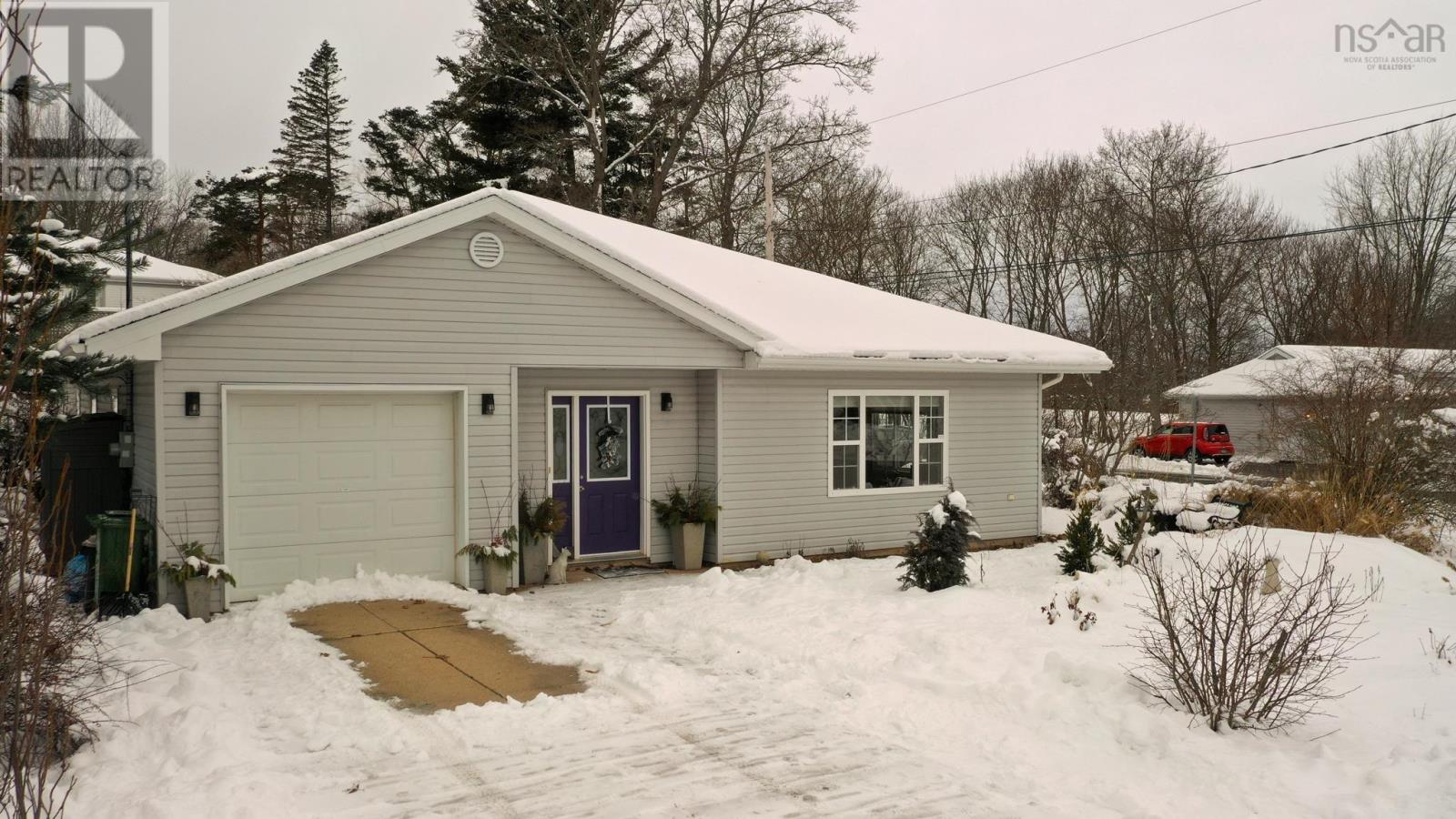 27 WHIDDEN AVENUE - 31