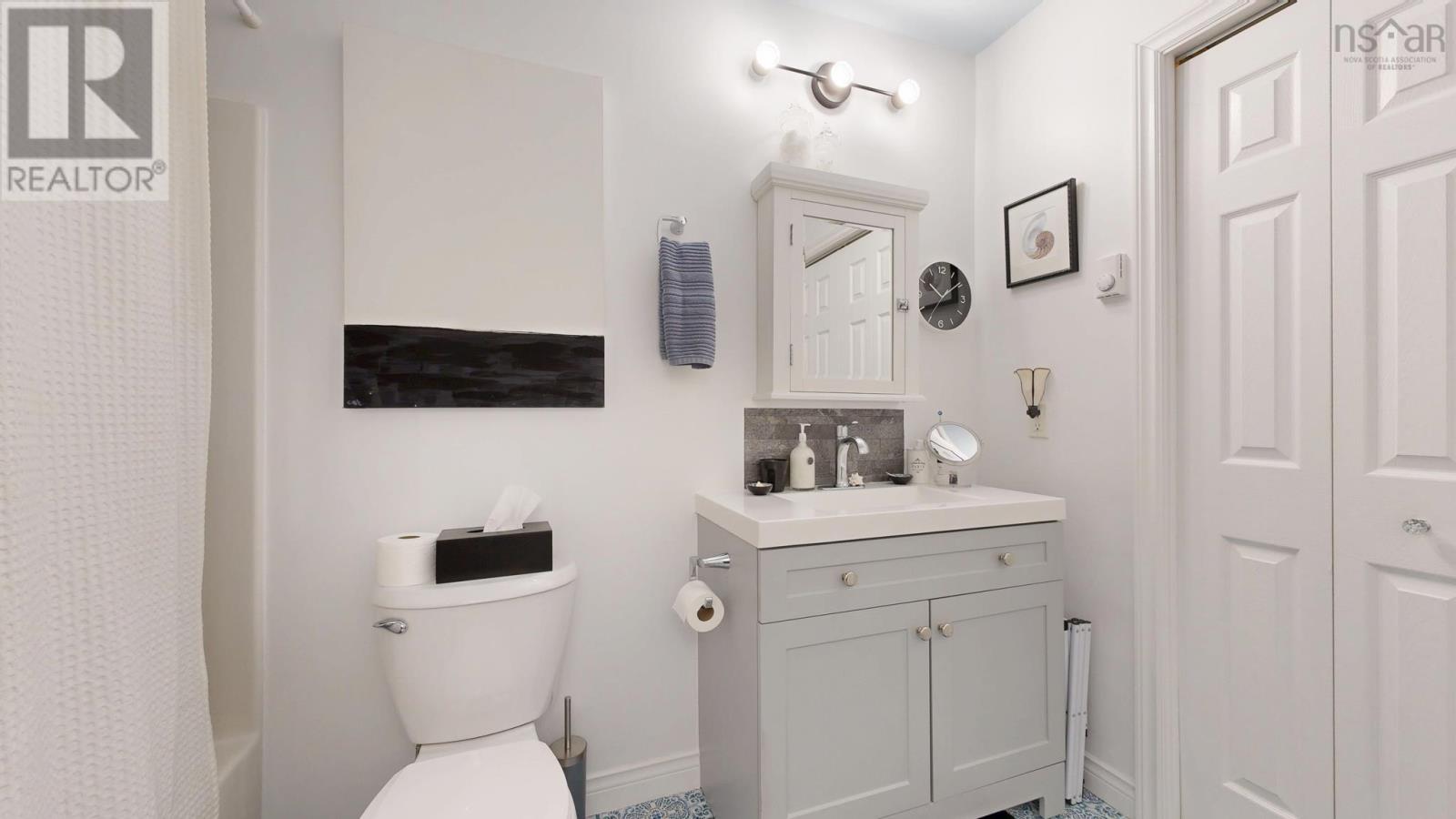 27 WHIDDEN AVENUE - 26