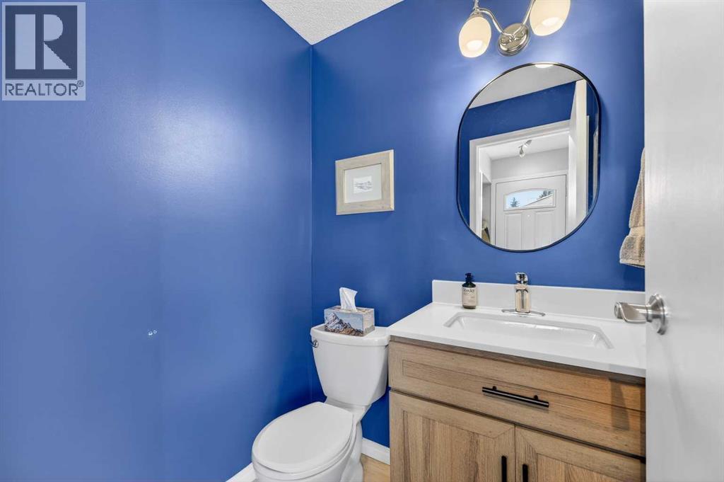 Single Family House for Sale in  Queen Anne Close SE Queensland Calgary 