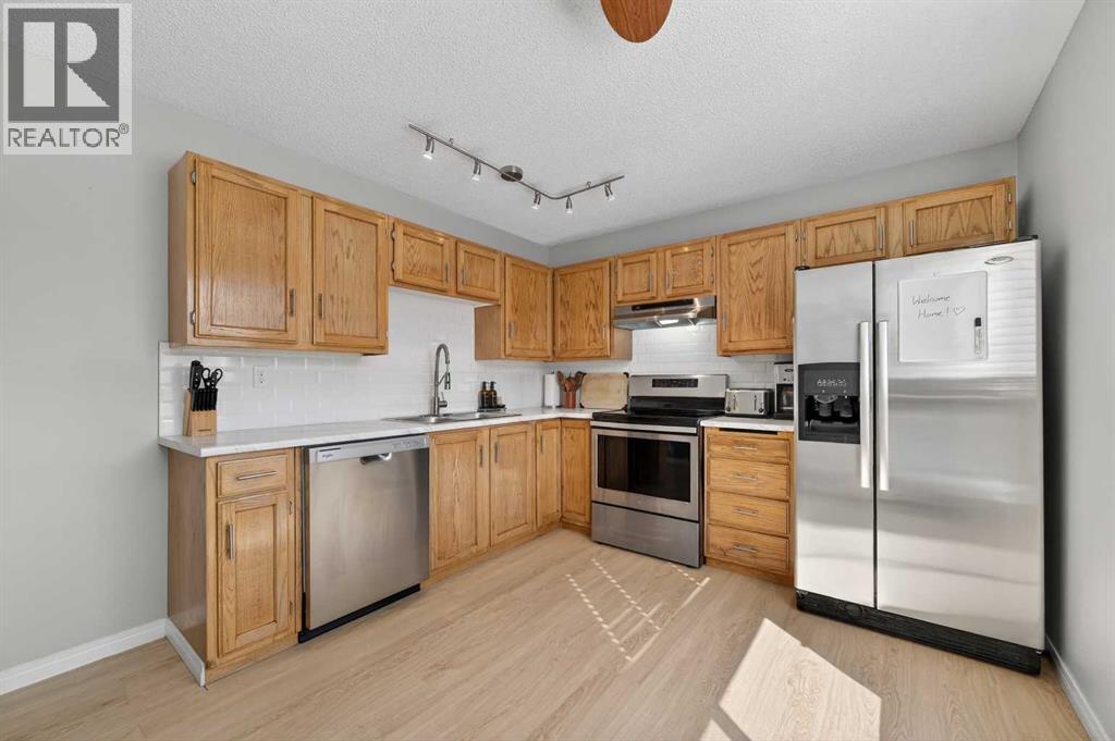 Single Family House for Sale in  Queen Anne Close SE Queensland Calgary 