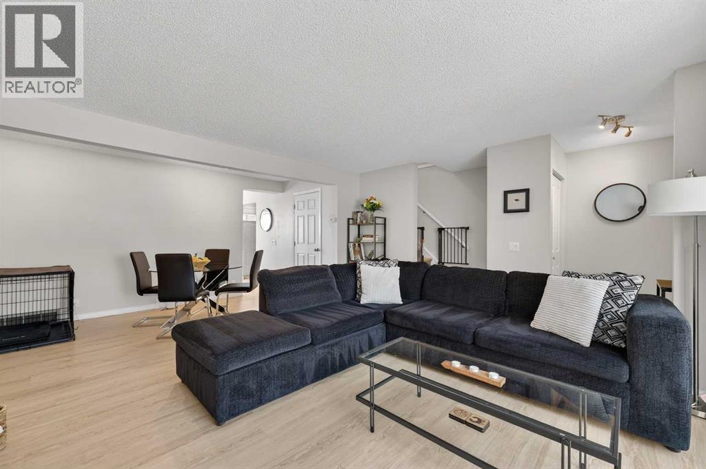 Single Family House for Sale in  Queen Anne Close SE Queensland Calgary 