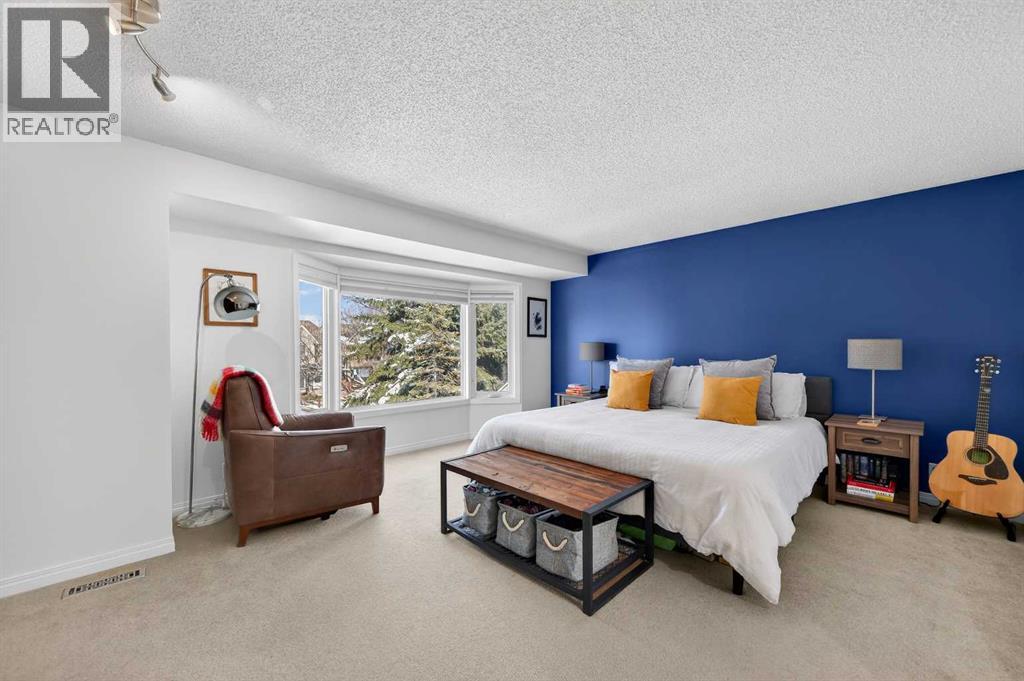 Single Family House for Sale in  Queen Anne Close SE Queensland Calgary 