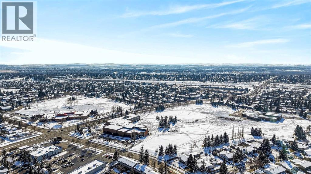 Single Family House for Sale in  Queen Anne Close SE Queensland Calgary 