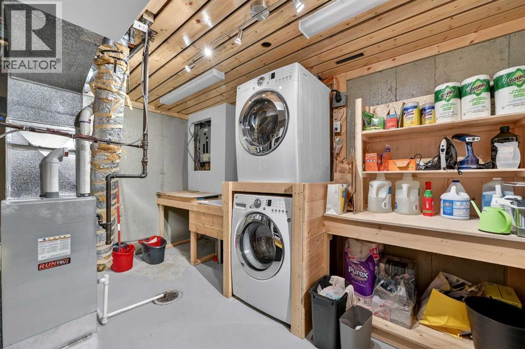 Single Family House for Sale in  Queen Anne Close SE Queensland Calgary 