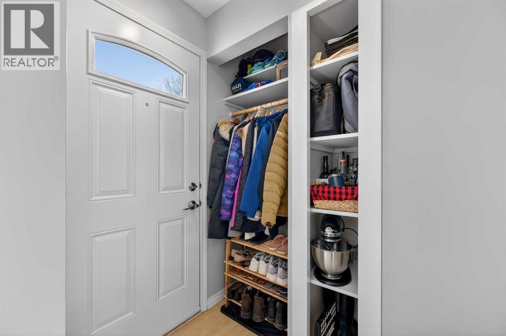 Single Family House for Sale in  Queen Anne Close SE Queensland Calgary 