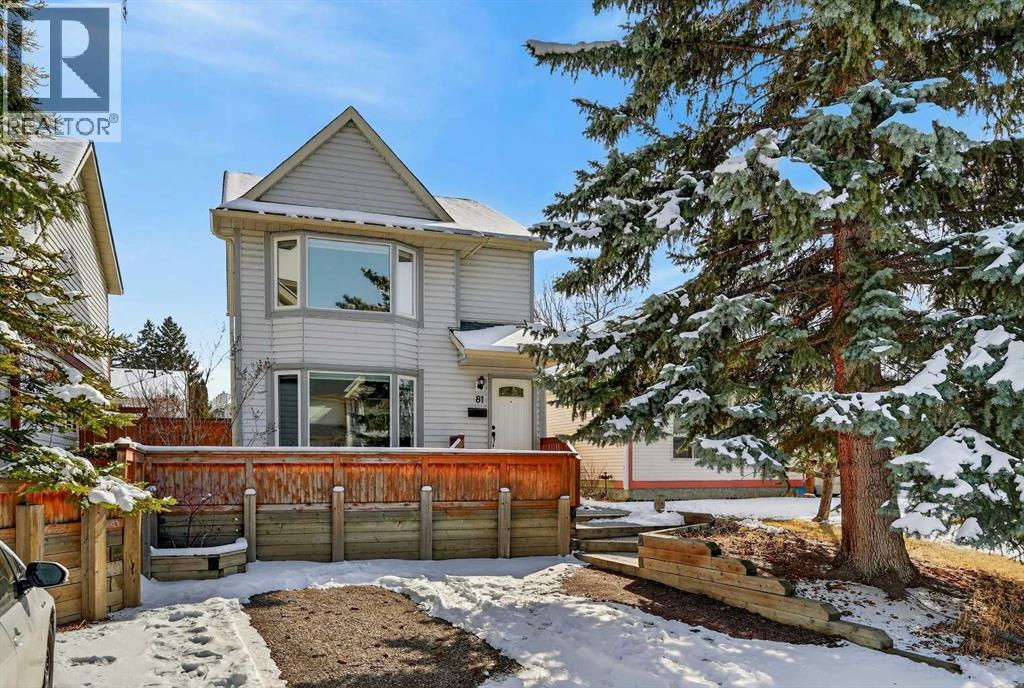 Single Family House for Sale in  Queen Anne Close SE Queensland Calgary 