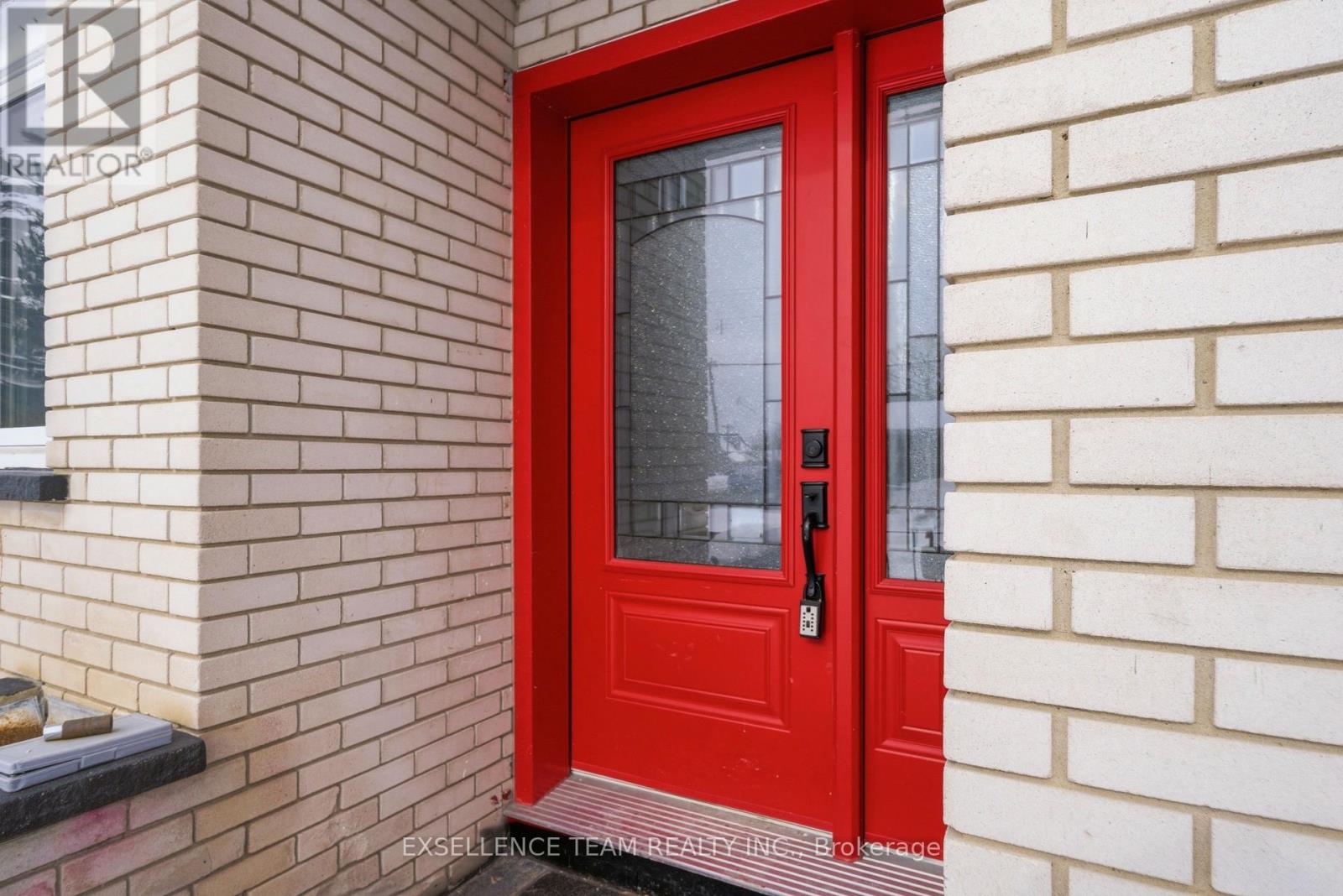 103 ST. GEORGE STREET W - 2