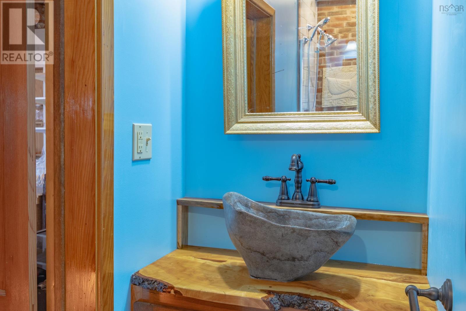 Property 26 of 40 of 298 Granville Street