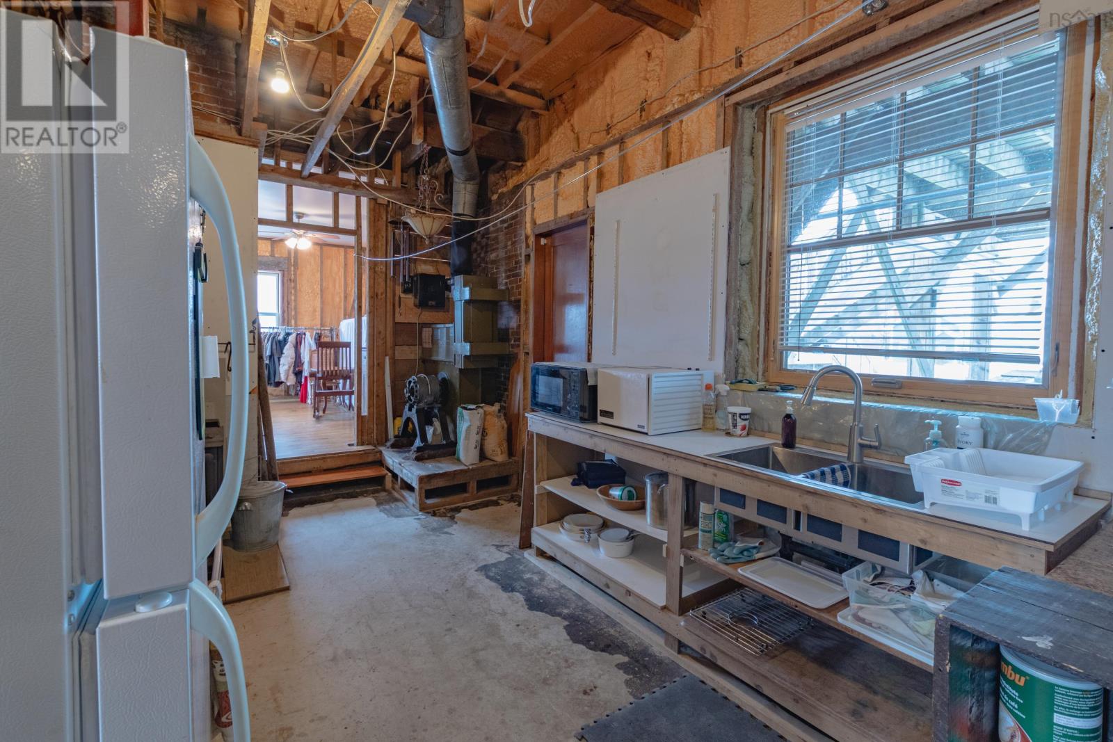 Property 27 of 40 of 298 Granville Street