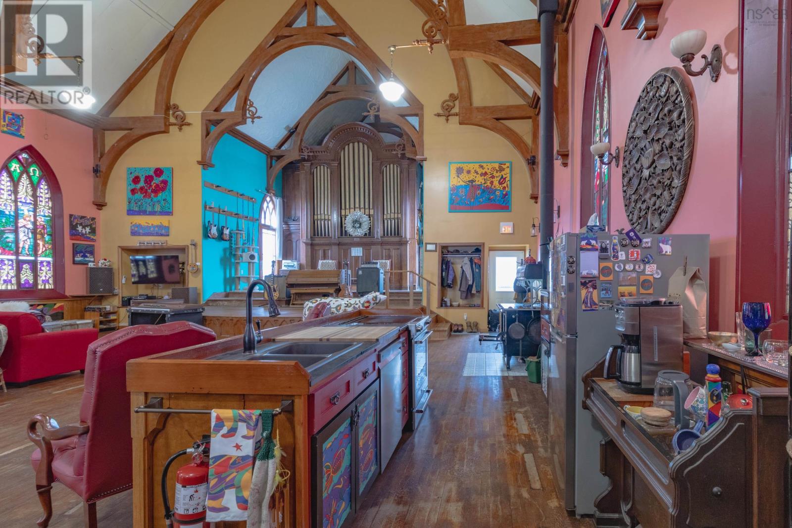 Property 18 of 40 of 298 Granville Street