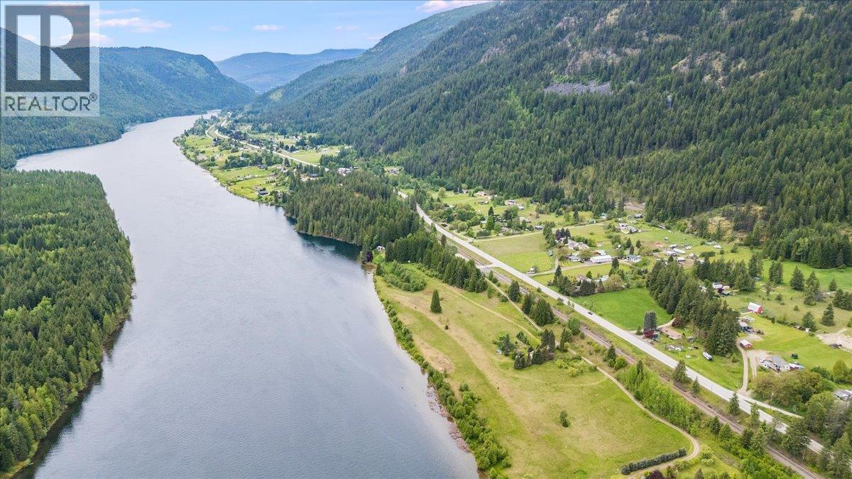 1864 Highway 3A, Castlegar
