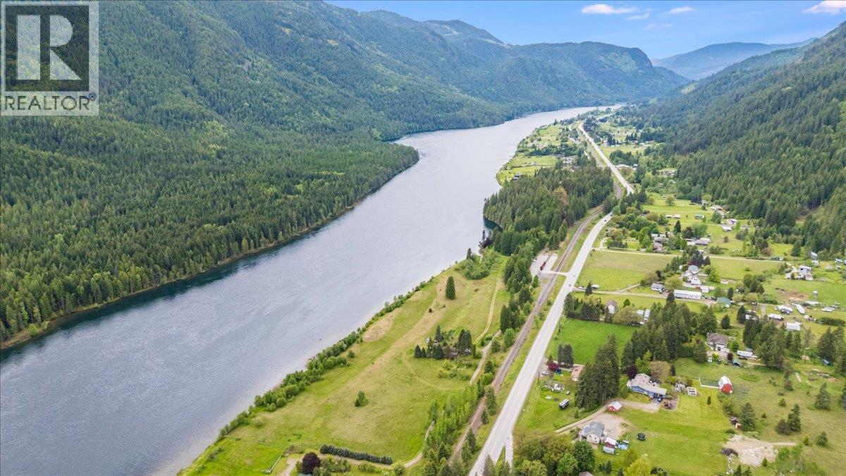 1864 Highway 3A, Castlegar