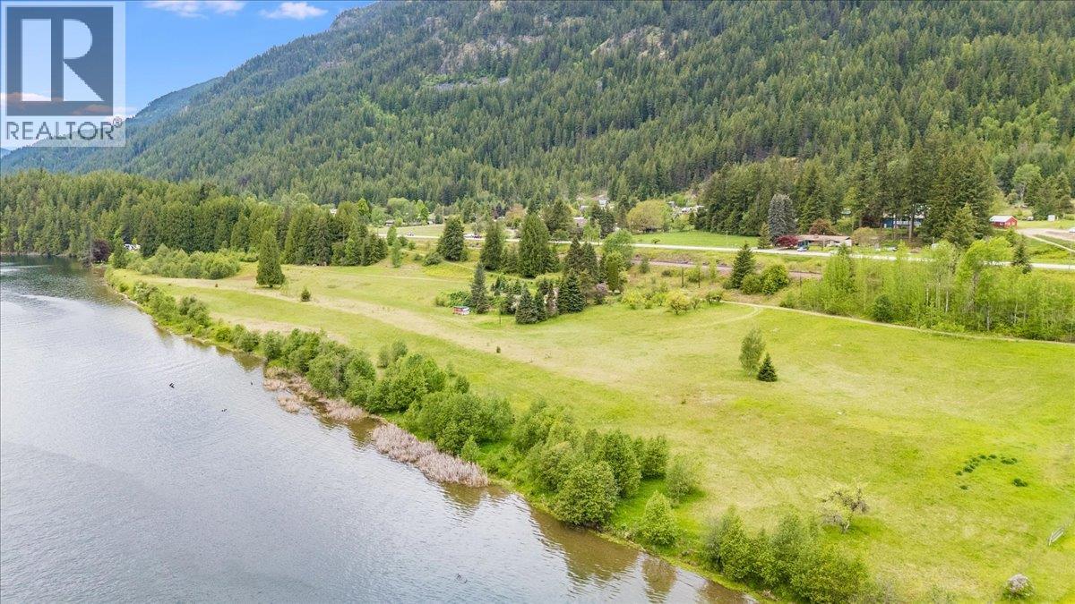 1864 Highway 3A, Castlegar