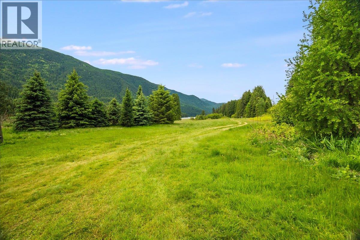 1864 Highway 3A, Castlegar