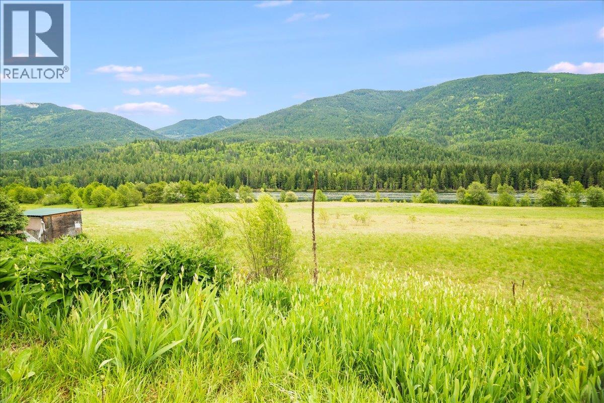 1864 Highway 3A, Castlegar