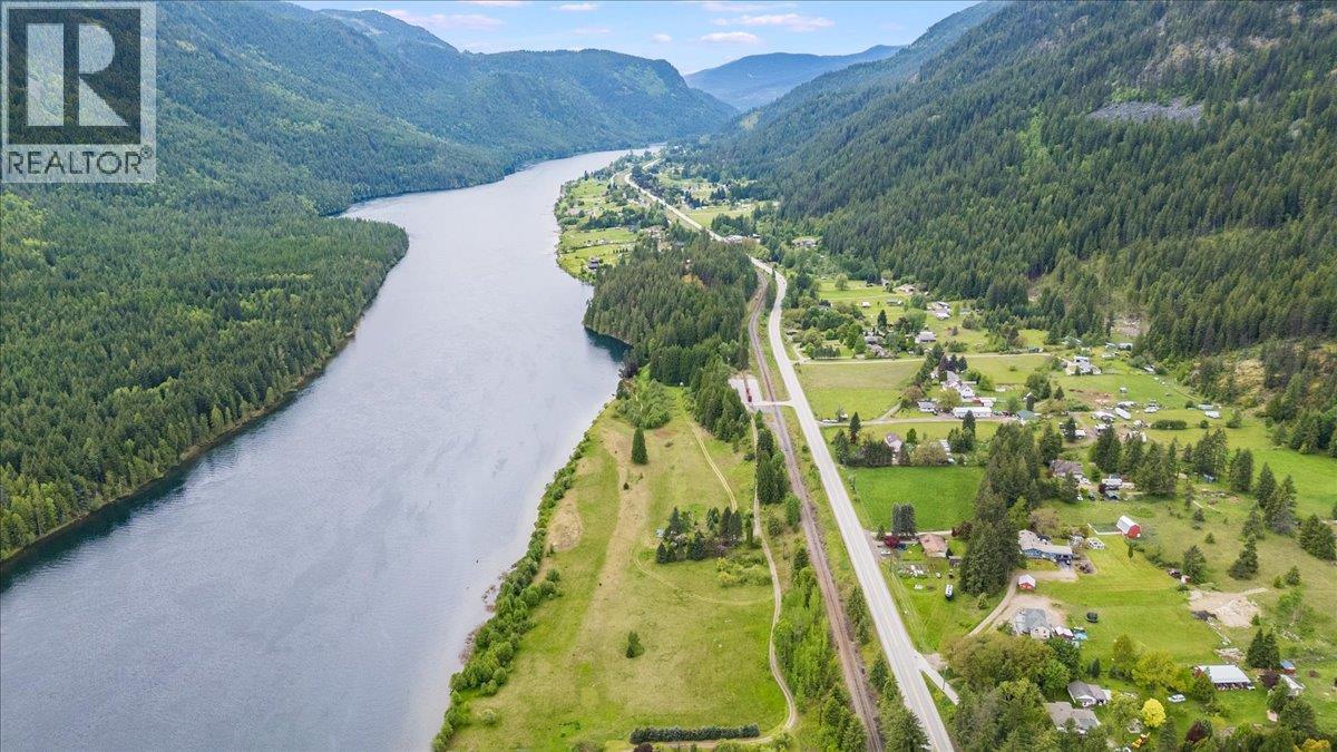 1864 Highway 3A, Castlegar