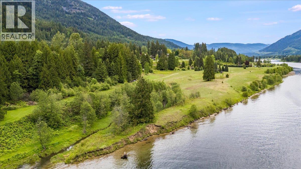 1864 Highway 3A, Castlegar