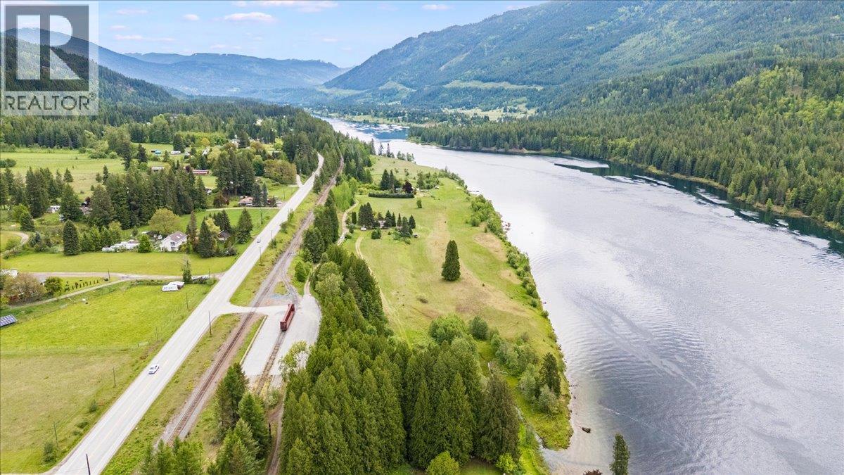 1864 Highway 3A, Castlegar