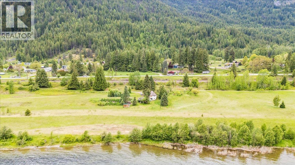 1864 Highway 3A, Castlegar