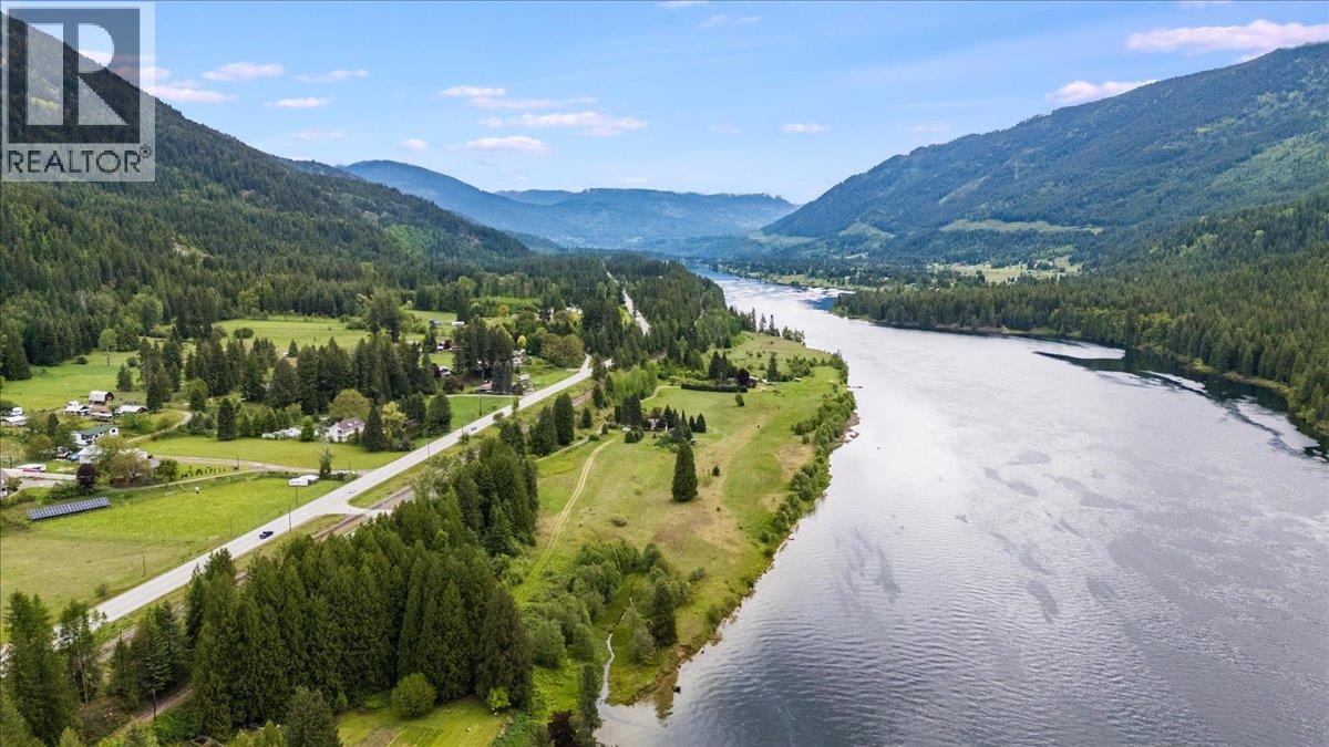 1864 Highway 3A, Castlegar