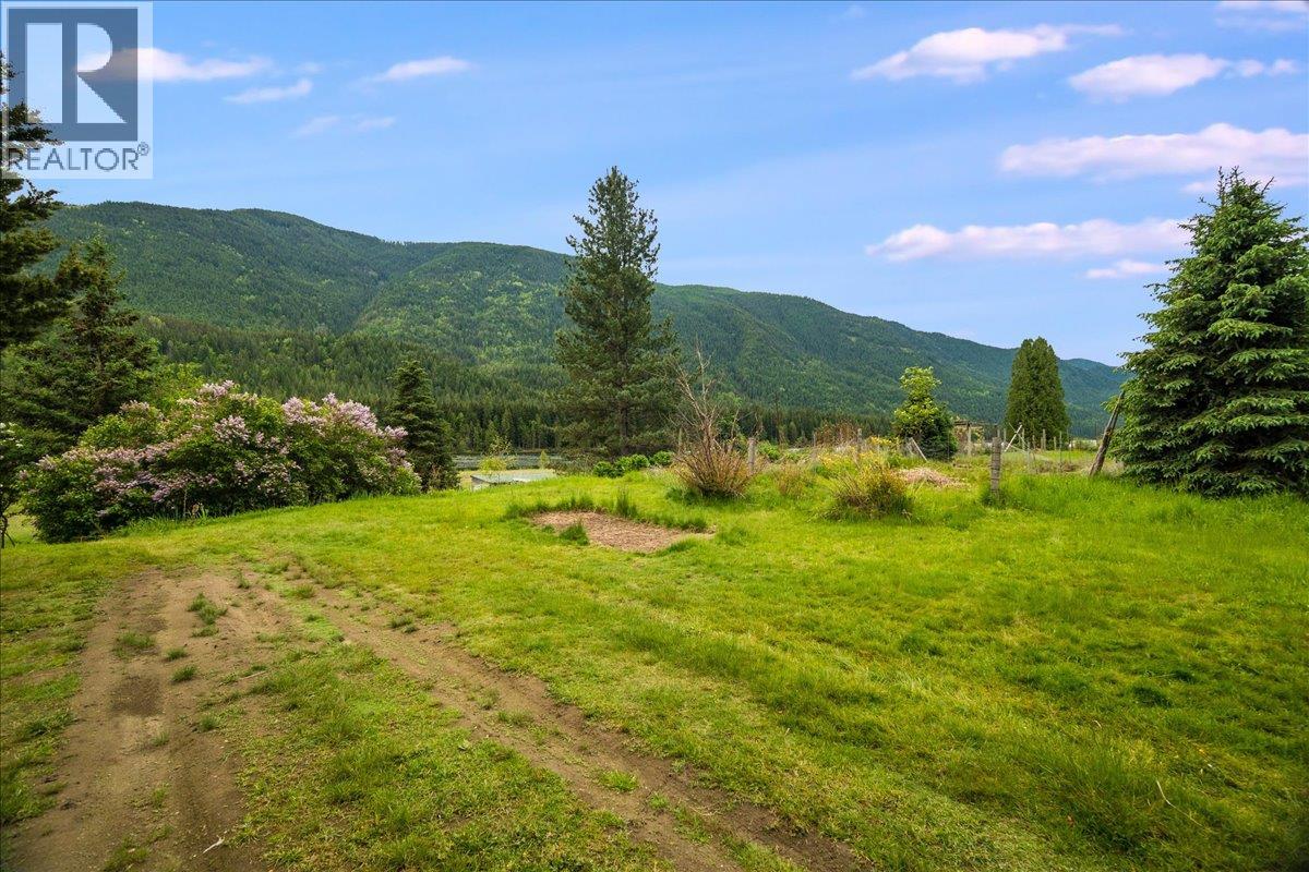 1864 Highway 3A, Castlegar
