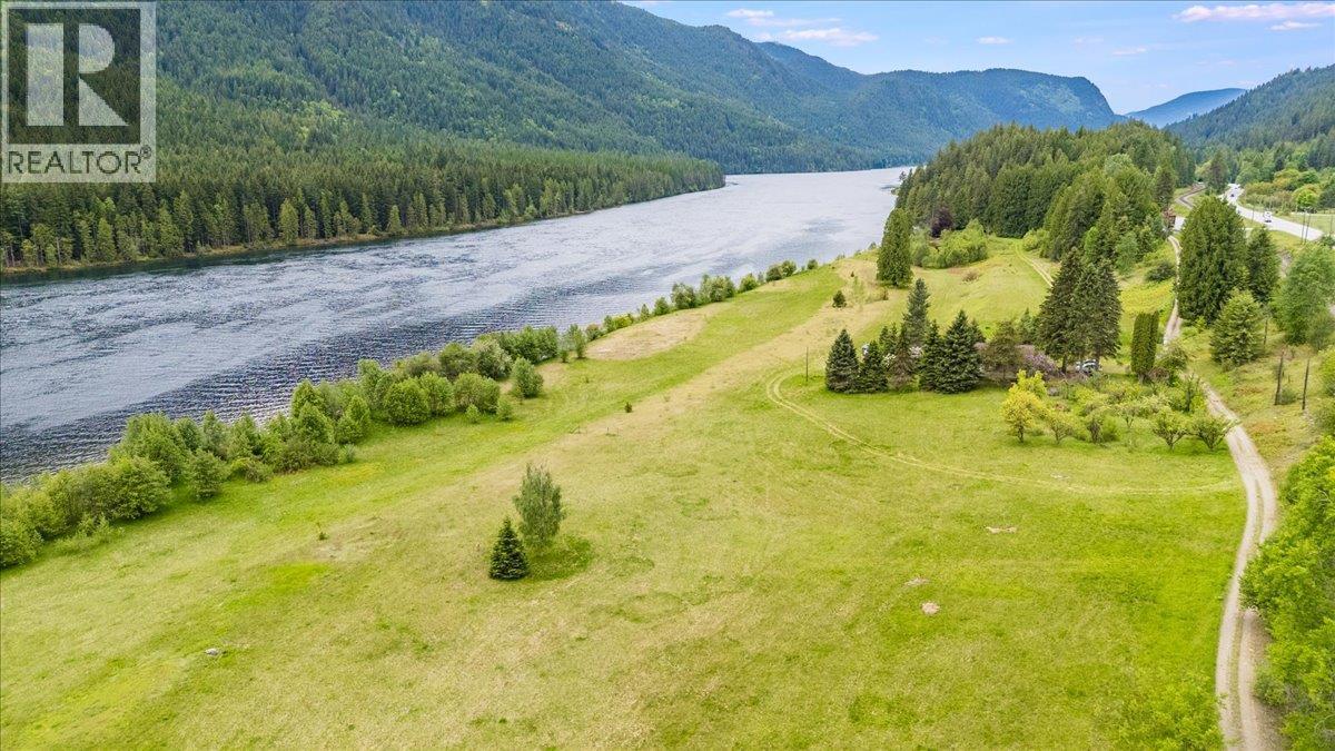 1864 Highway 3A, Castlegar