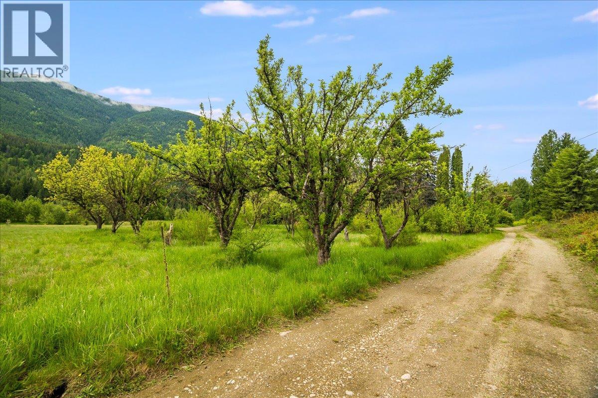 1864 Highway 3A, Castlegar