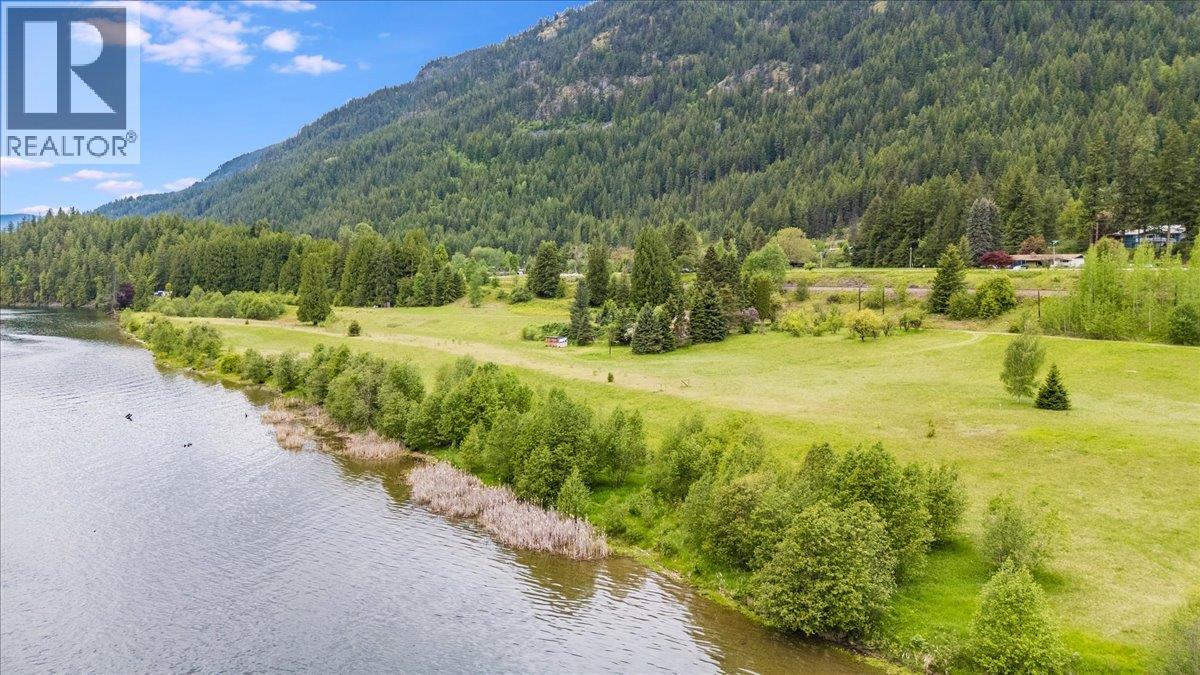 1864 Highway 3A, Castlegar