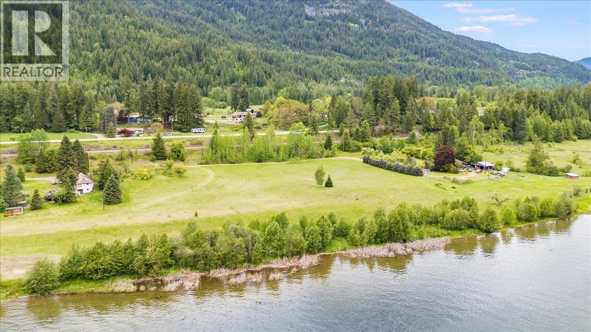 1864 Highway 3A, Castlegar