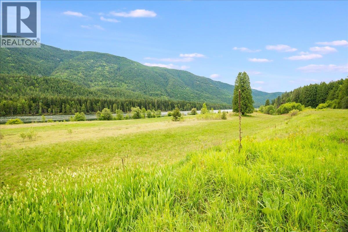 1864 Highway 3A, Castlegar