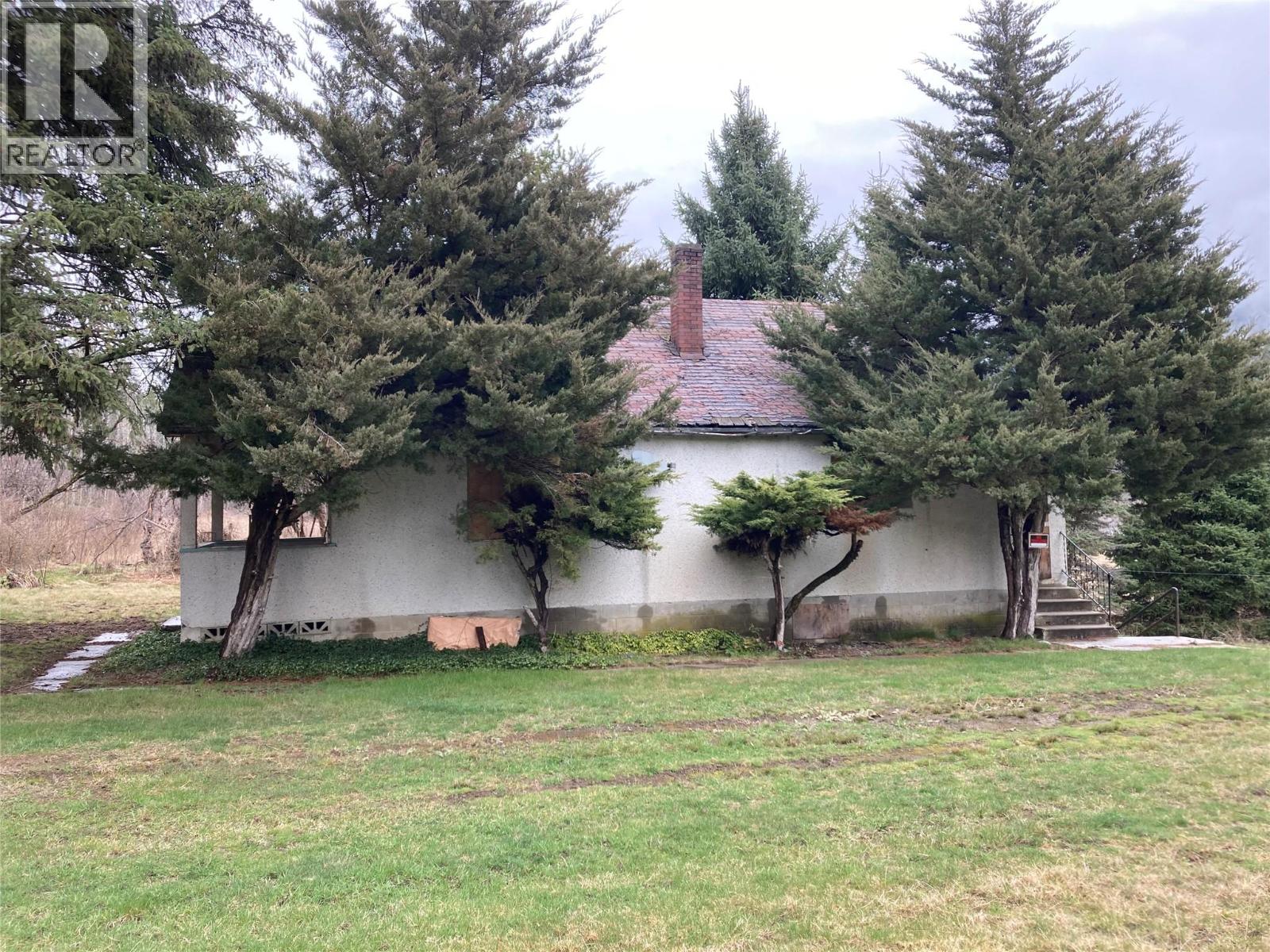 1864 Highway 3A, Castlegar