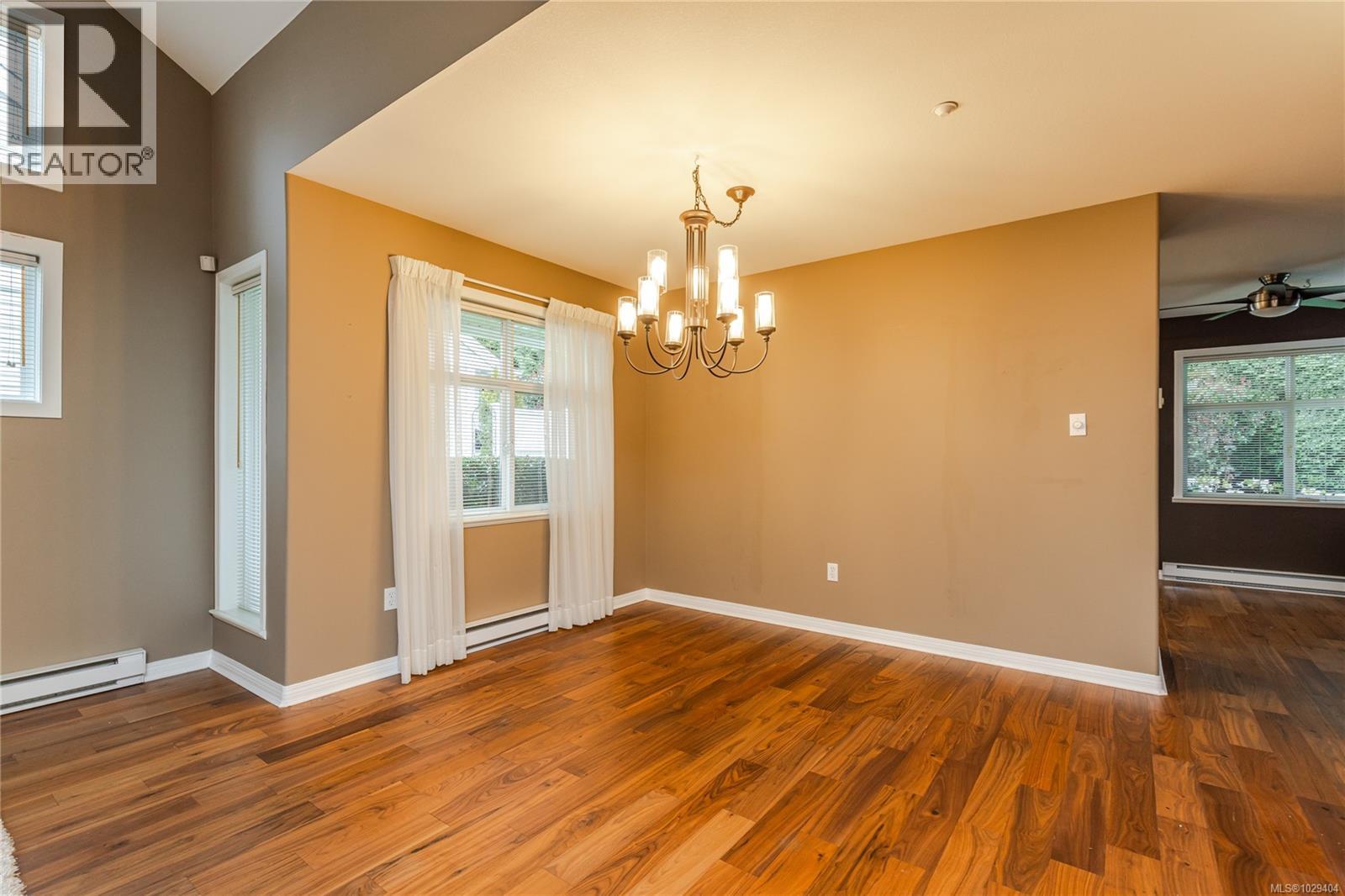 5256 ARBOUR CRES - 9