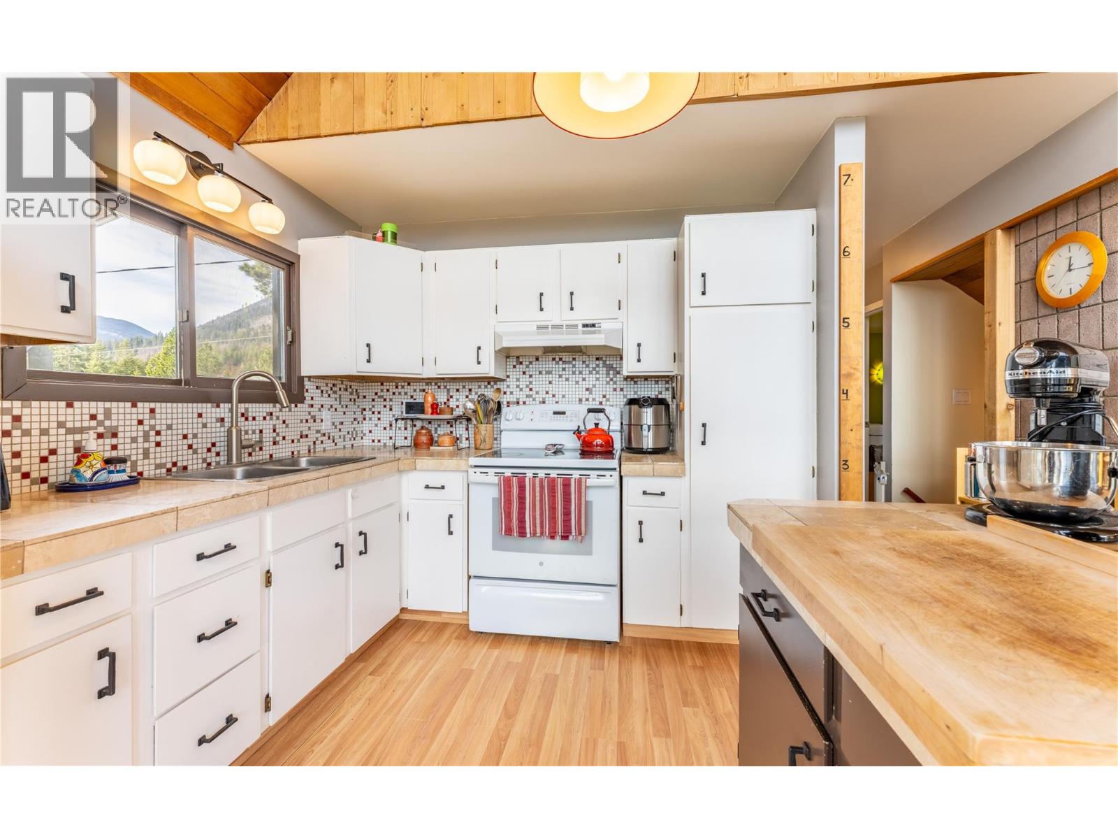 2250 Cedar Hill Road, Creston