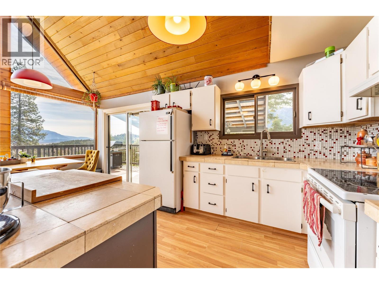 2250 Cedar Hill Road, Creston