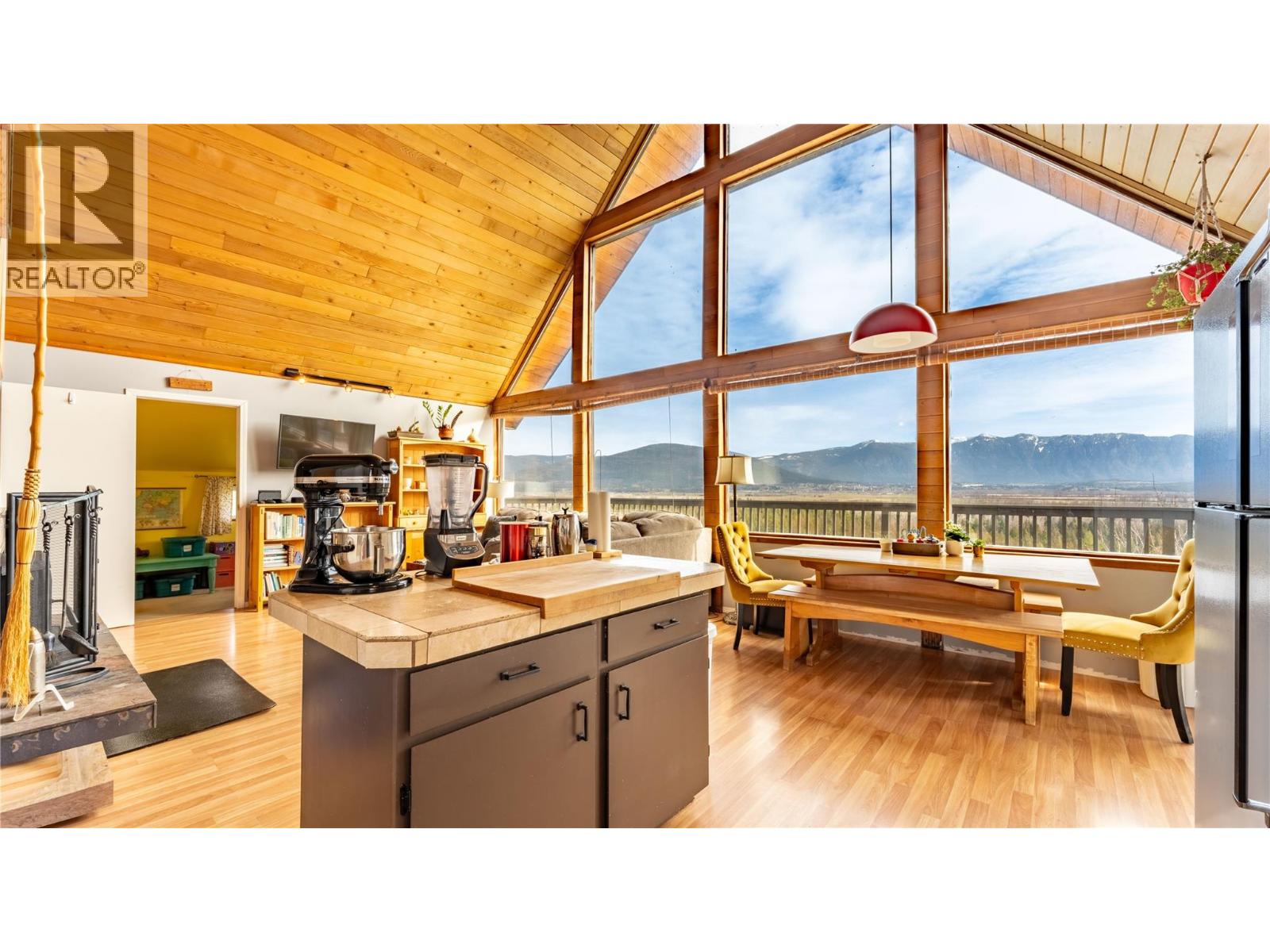 2250 Cedar Hill Road, Creston