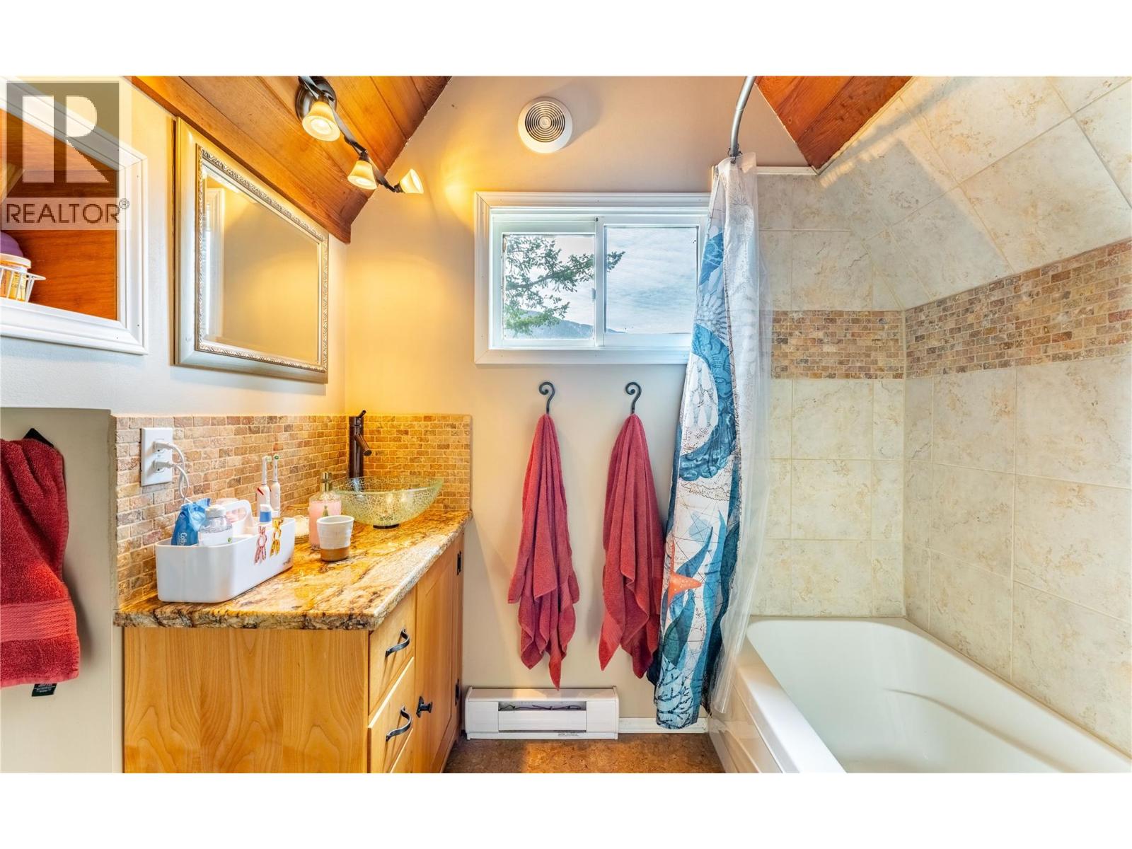 2250 Cedar Hill Road, Creston