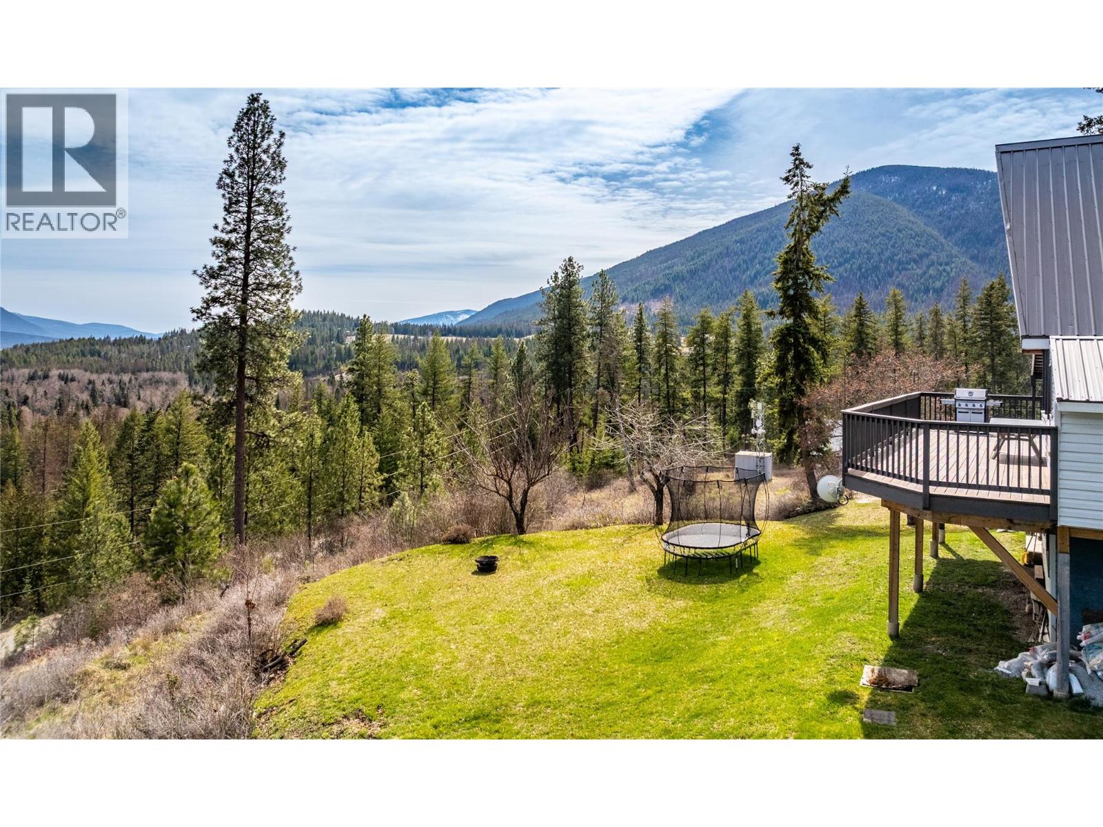 2250 Cedar Hill Road, Creston