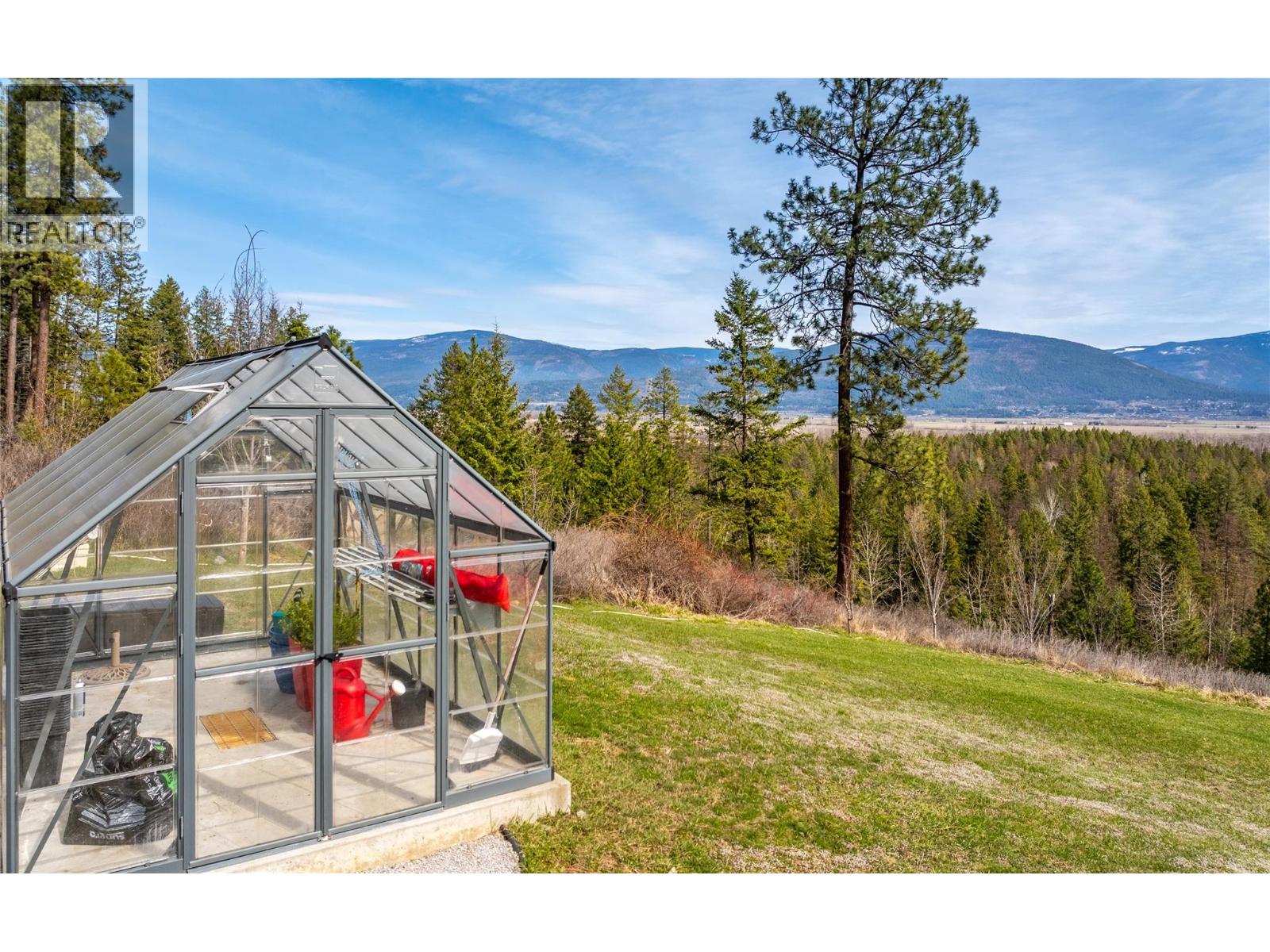 2250 Cedar Hill Road, Creston