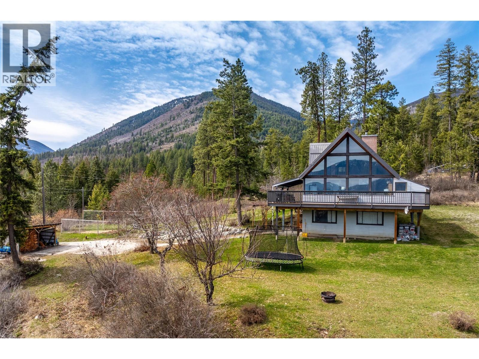 2250 Cedar Hill Road, Creston