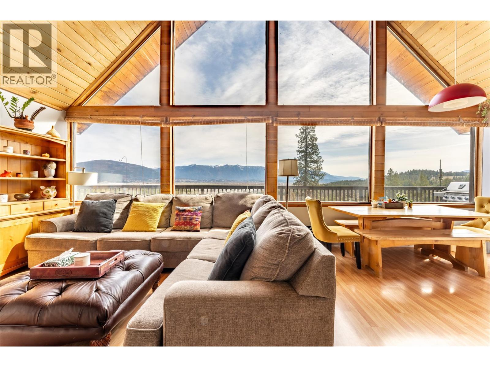 2250 Cedar Hill Road, Creston