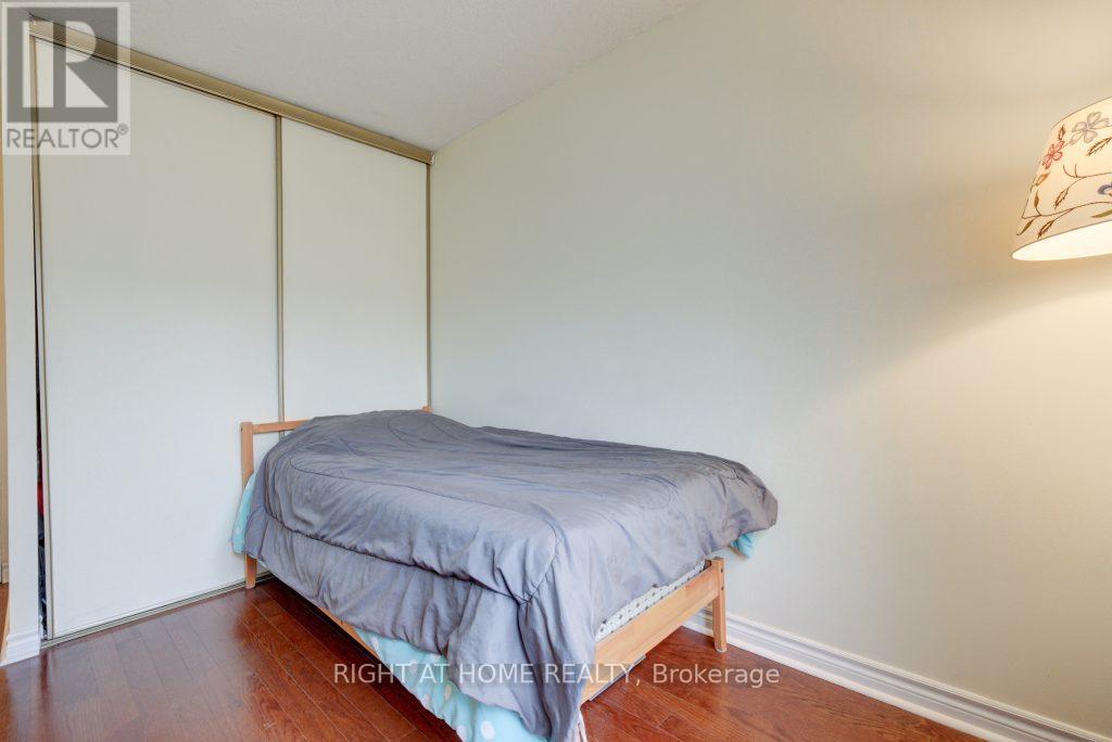 #905 7 BISHOP AVENUE - 17