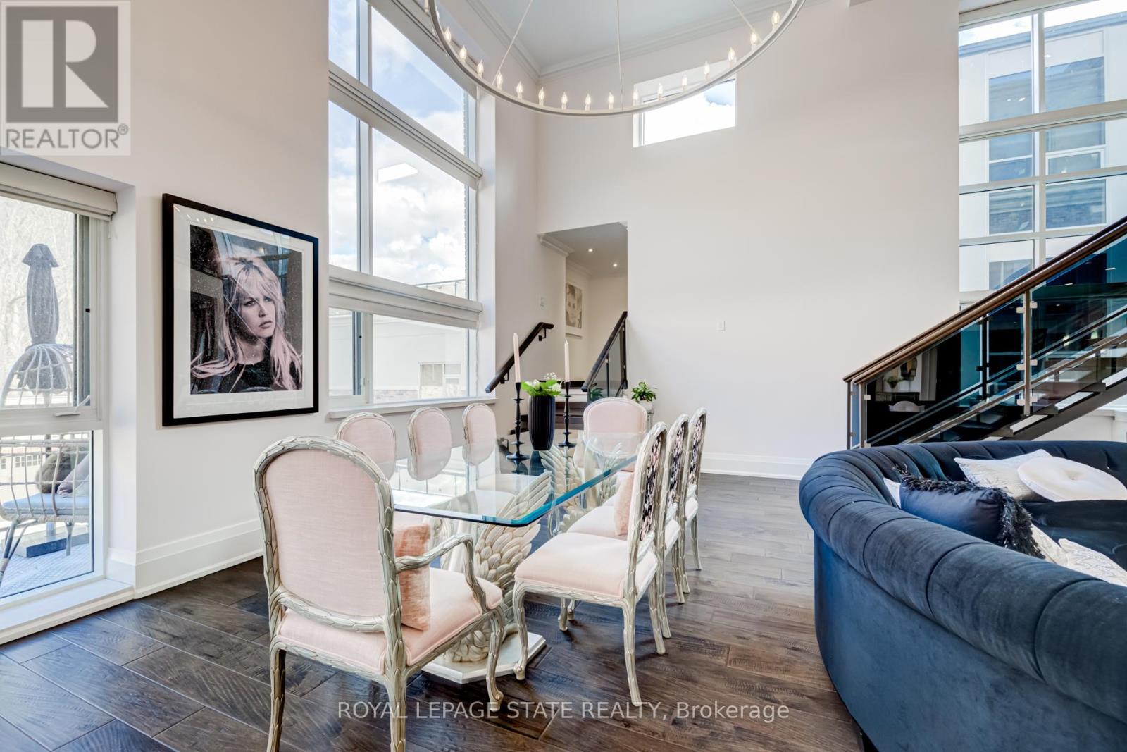 #215 397 KING STREET W - 16
