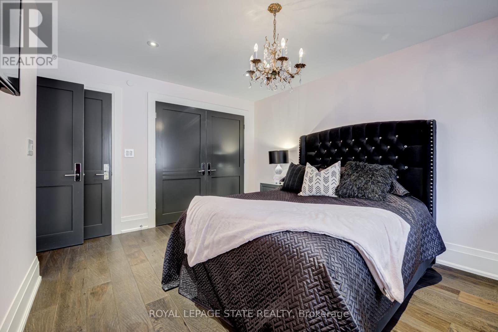 #215 397 KING STREET W - 24